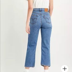 Levi’s ribcage straight jeans in medium wash. Barely worn.